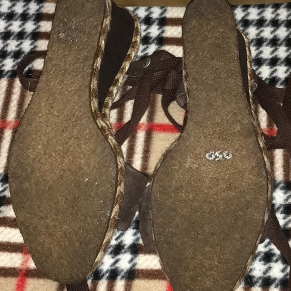 Woman’s size 8 Ugg Wedges - Picture 5 of 8